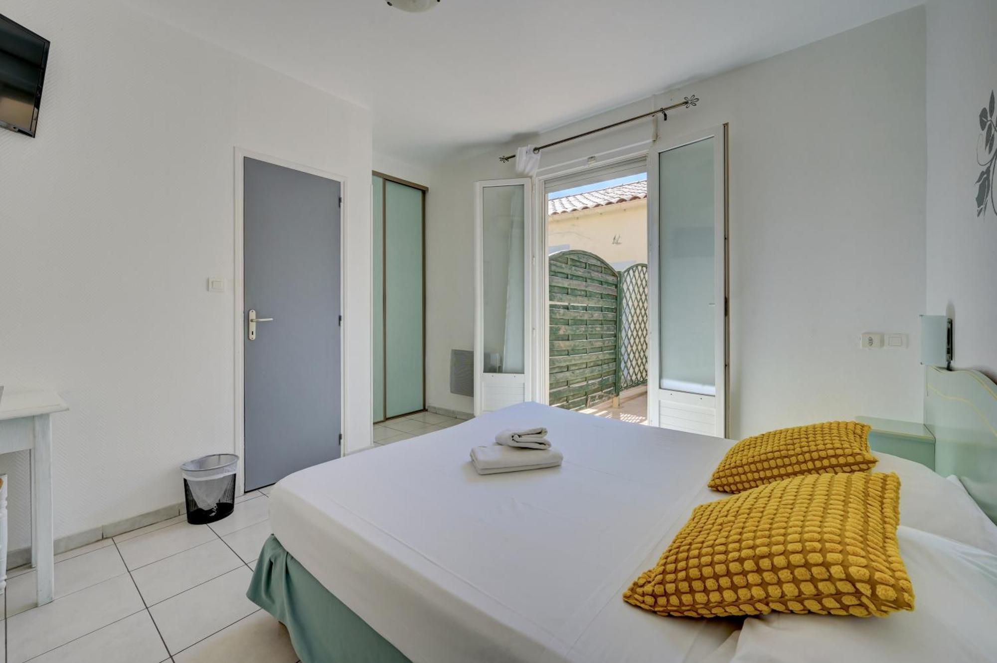 Hotel Camille Saintes-Maries-de-la-Mer Exterior photo